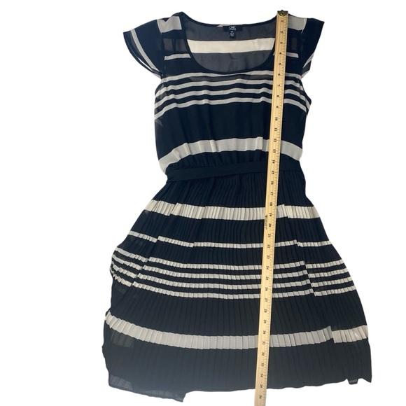 Chic by Jacob Striped Cap Sleeve Midi Dress with Pleated Skirt Size Small - Picture 7 of 8